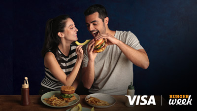burguer-week-400x225 Pareja comiedo hamburguesas