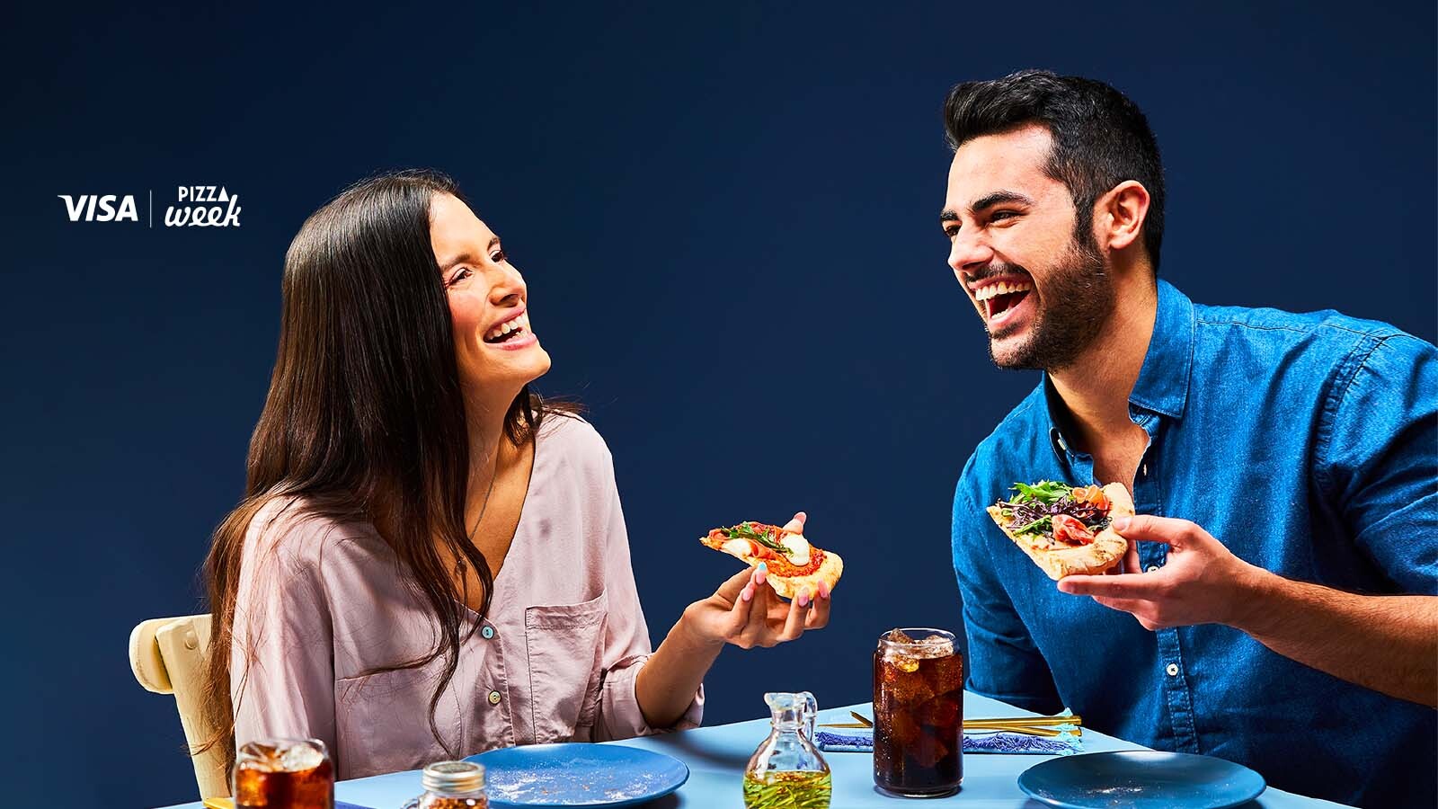 pareja comiendo pizza